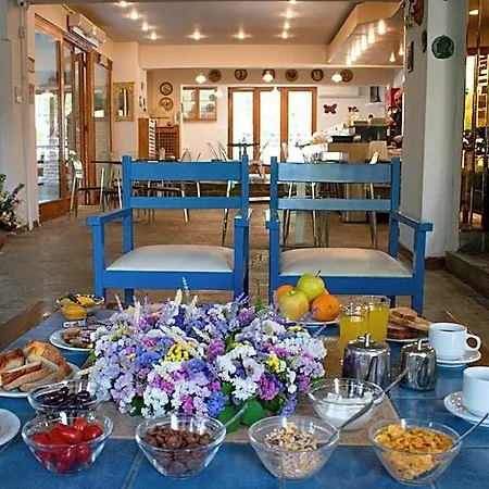 Stefanakis & Hotel Vári